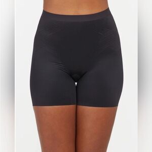 NWT SPANX Thinstincts® 2.0 Mid-Thigh Short in Black Small $58